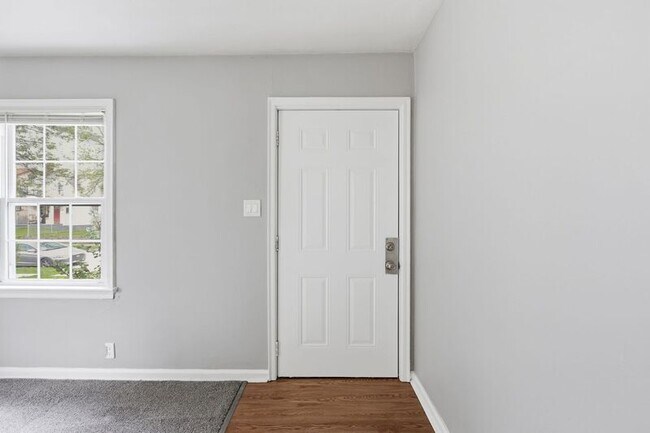 Photo - 737 E Mithoff St