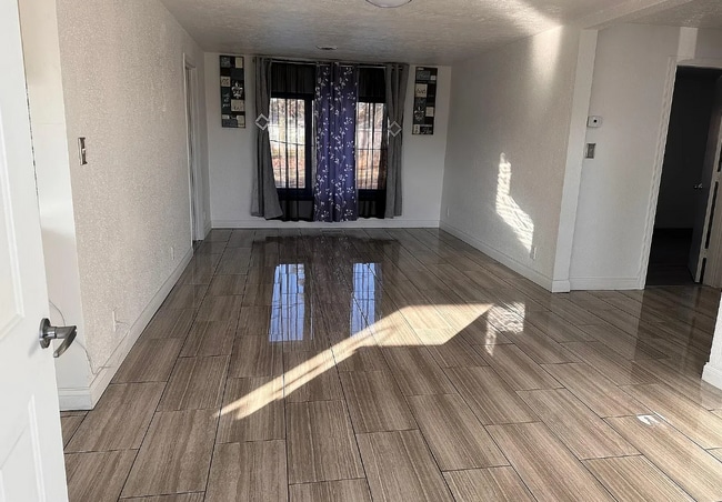 Photo - 1313 E Douglas St