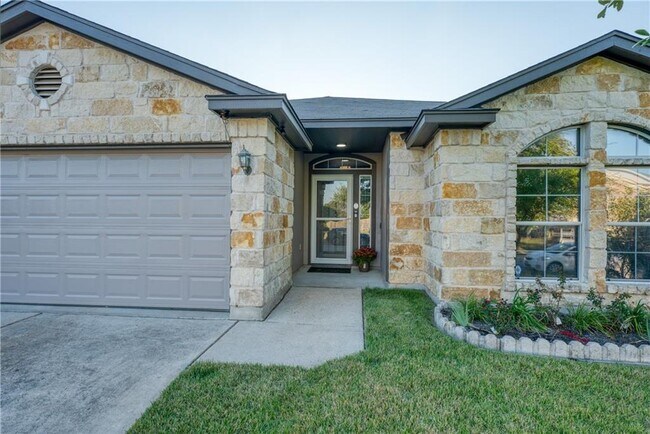 1003 Clayton Dr