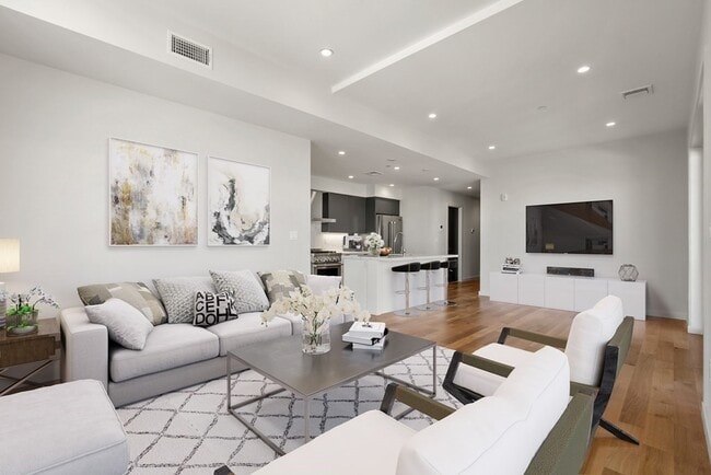 Photo - 537 E 2nd St Unidad 101