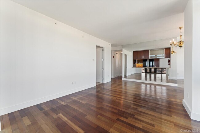 Photo - 175 Huguenot St Unidad 1702