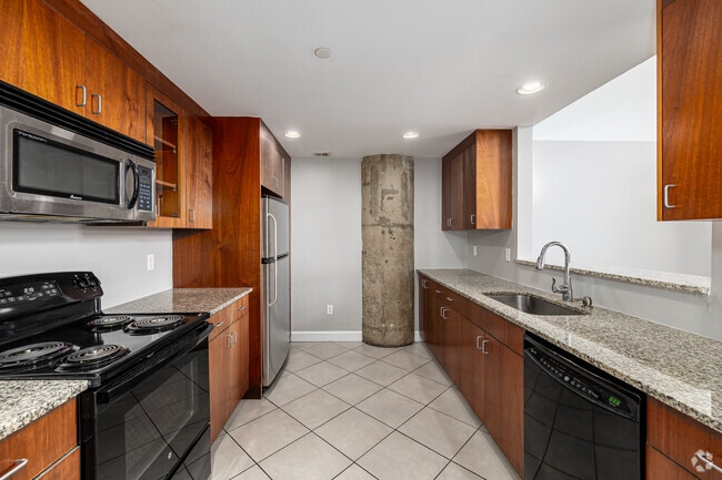2BR, 2BA Loft - Kitchen