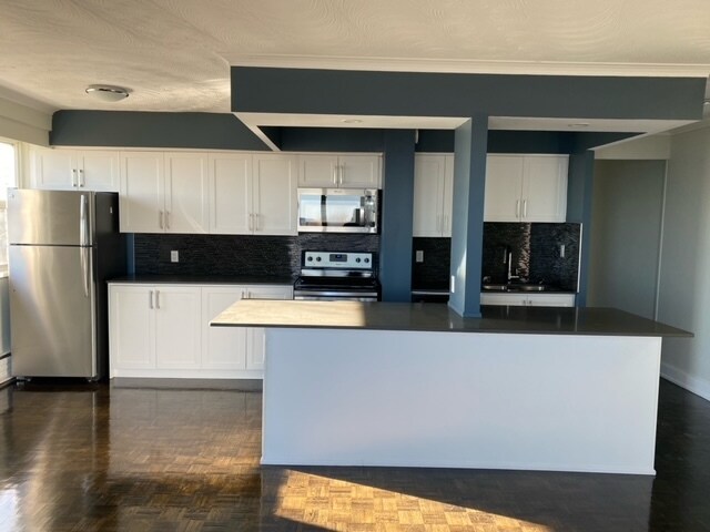 Building Photo - Waterfront 2 Bedroom Beautifully Renovated Unit 44