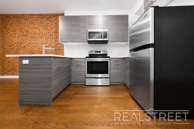 Photo - Modern 3 Bed 1.5 Bath in Stuyvesant Hieghts Unit 2L