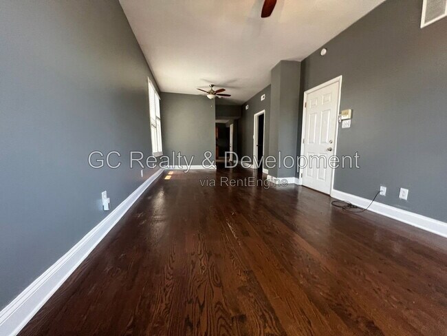 Photo - 2840 N Maplewood Ave Unit 2
