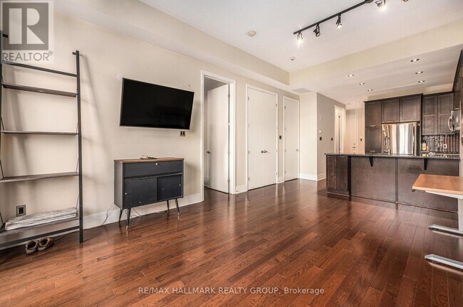 Photo - 327 Breezehill Ave S Unit 205