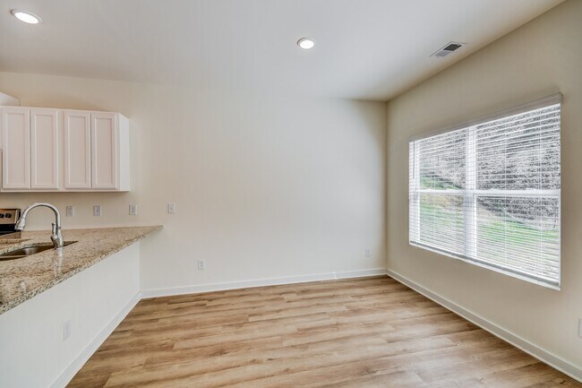 Photo - 8 Deer Creek Dr