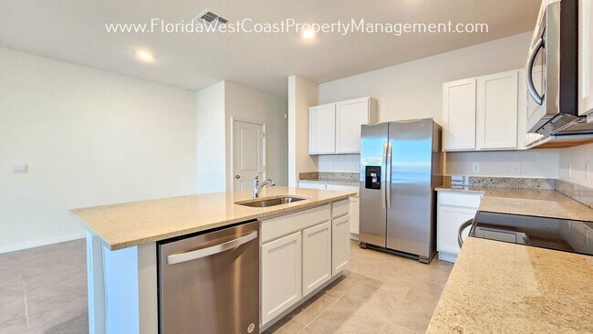 Photo - GORGEOUS CORNER TOWNHOME IN STAR FARMS- LAKEWOOD RANCH! 3 BED/2.5 BATH/1 CAR GARAGE!