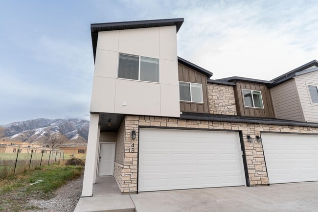 Building Photo - 48 410 W