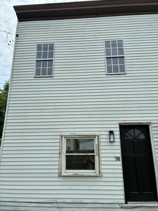 Building Photo - 76 Cortina Way