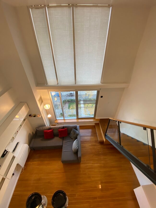 DESVÁN - 1 Earhart St Unidad 702