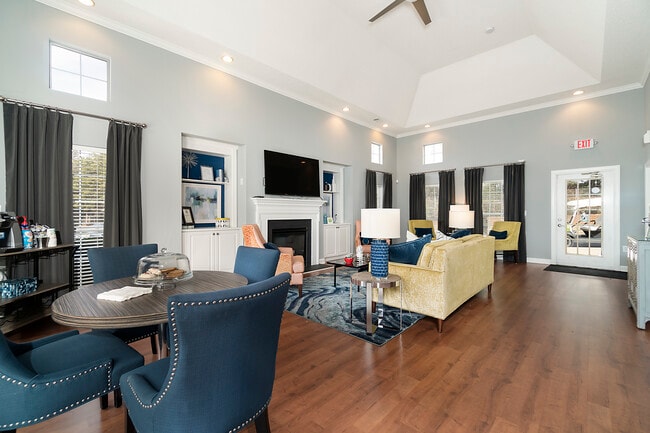 Acasa Willowbrook Apartments