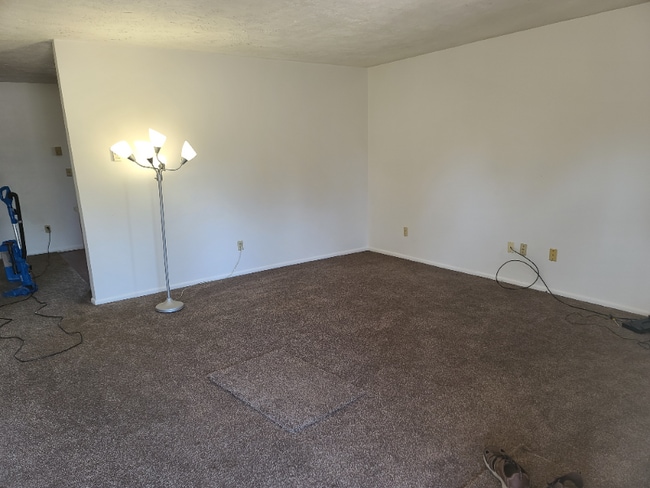 238 Dale Dr Unit Utilities Included