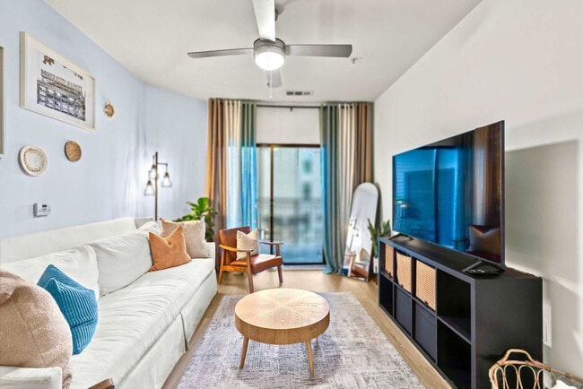 Photo - 455 14th St NW Unidad ID1343902P