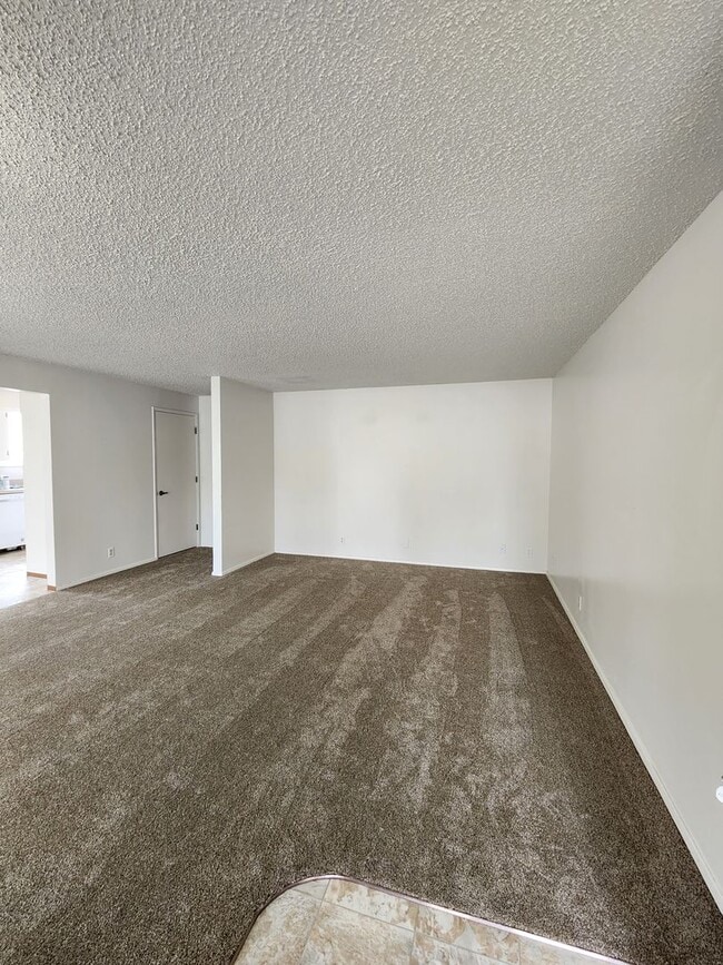 6104 W Walnut St Unit a