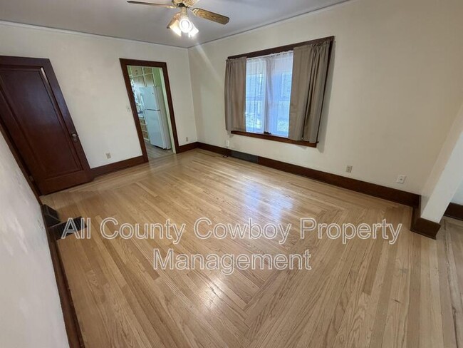 Photo - 557 N 8th St