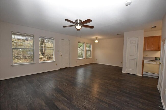 Photo - 921 Sagewood Trail