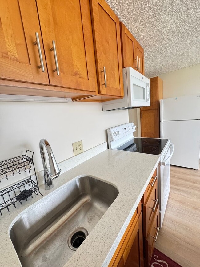 Photo - 1 Bed 1 Bath renovated with parking at Alo...