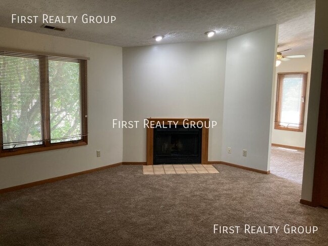 Photo - 1318 Lyons Rd