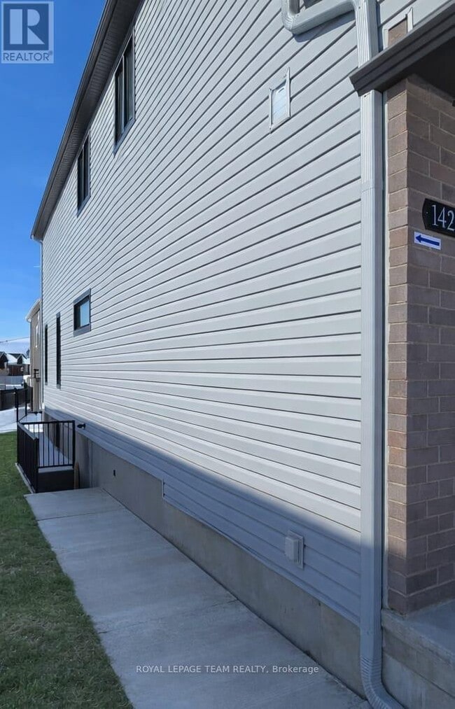 Photo - 142 Lumen Pl