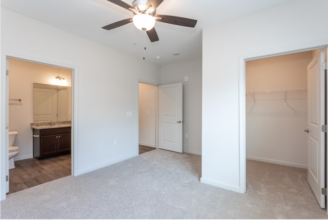 Photo - The Groves at 421 *Move In Special*