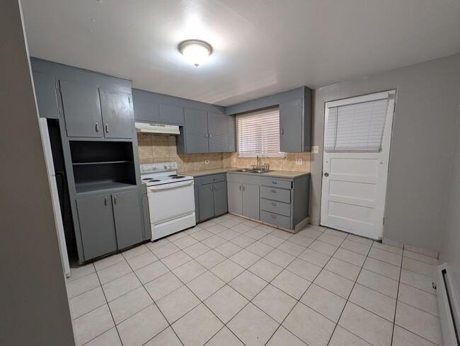 Photo - 1741 Clinton St