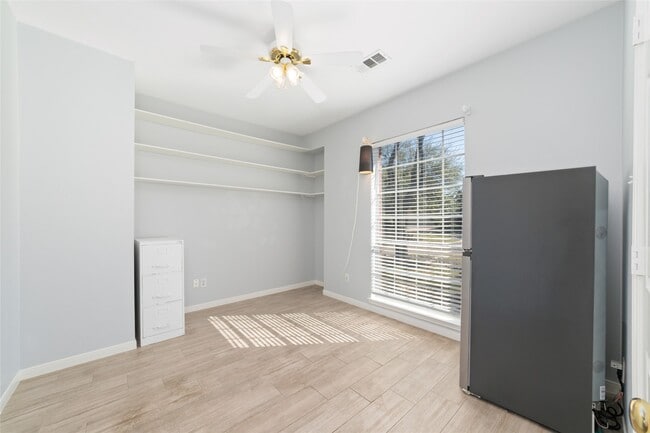 Photo - 17310 Winfield Square