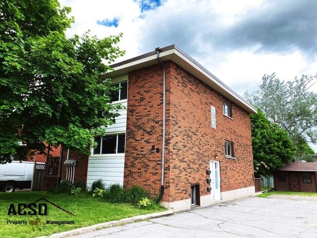 Building Photo - 20 Cait Av Unit 20 Cait Ave # 3
