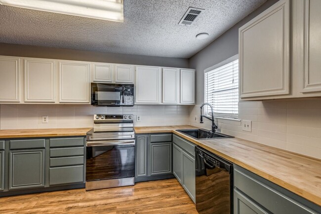 Photo - 312 Mockingbird Ln
