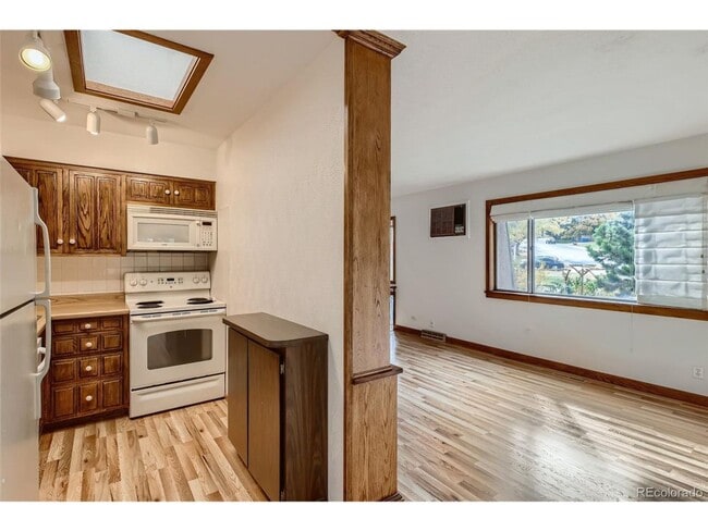 Photo - 1004 S Arbutus St Unit 1004