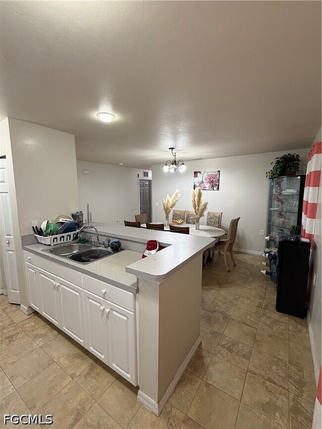 5011 Moon Ln