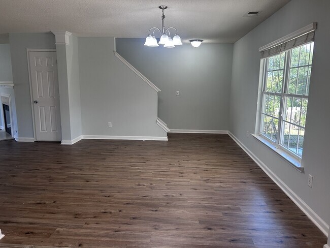 Large 3 bedroom 2 living room house w comm Pool!