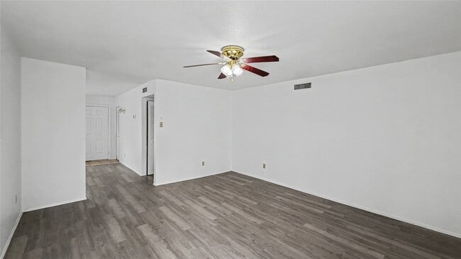 Photo - 130 Astoria Dr