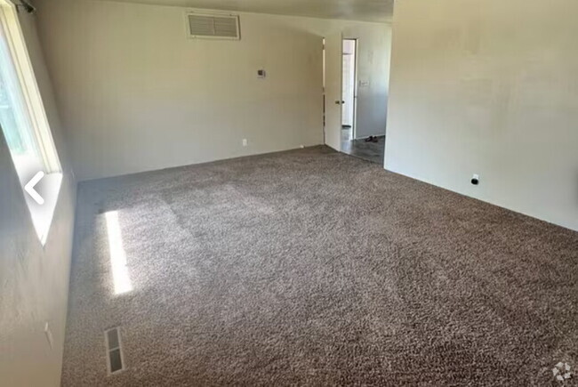 Building Photo - "Charming 2-Bedroom Oasis in Boise's Heart... Rental