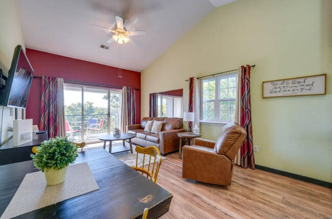 Lots of natural light - 555 Valley View Rd Unit F302