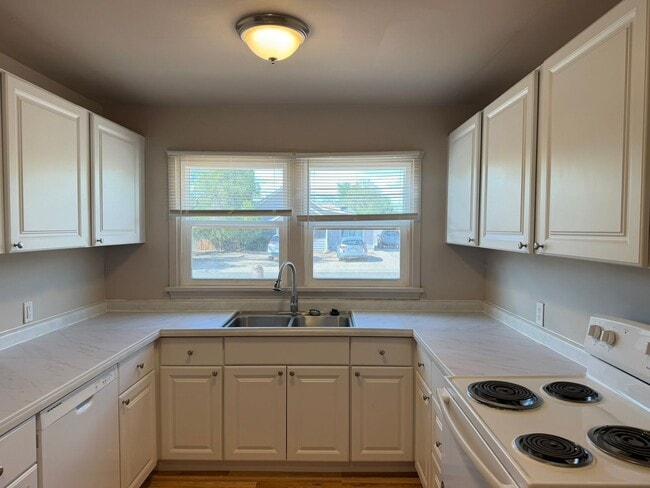 Photo - 1403 Bunting Ave