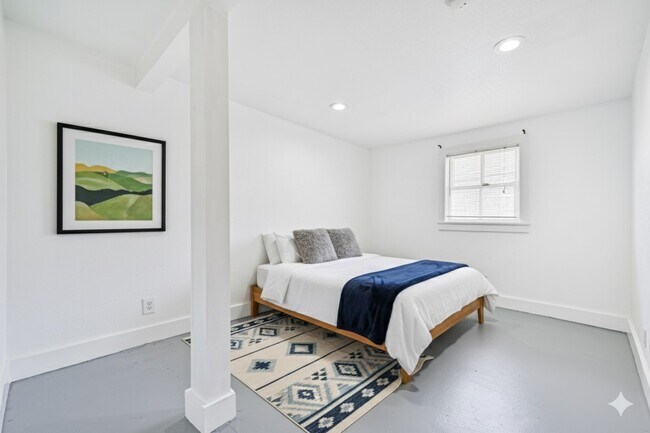 Photo - 2201 48th St