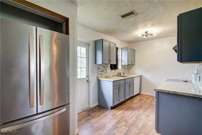 Building Photo - 3701 21st St SW Rental
