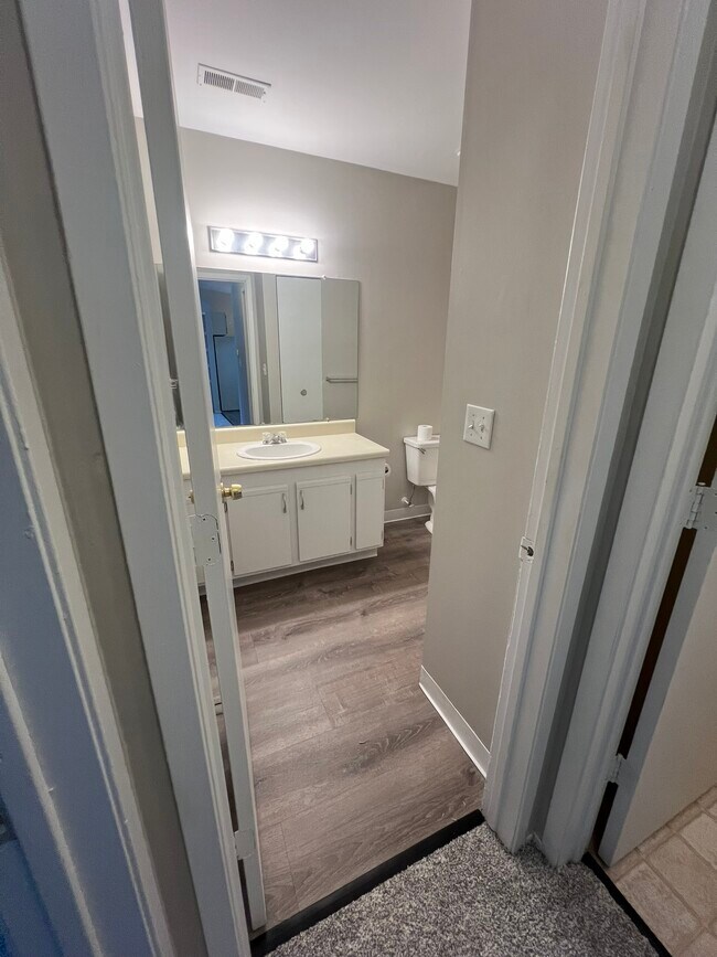 Photo - Oxford Manor Apartments