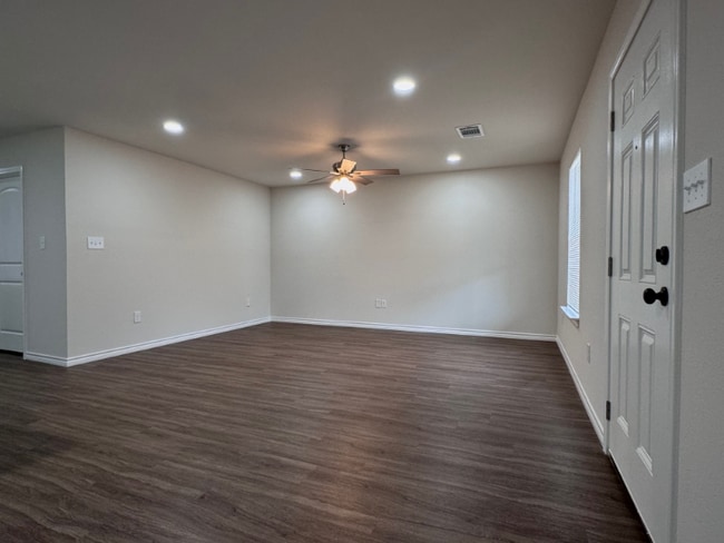 Photo - 102 Pecan Dr