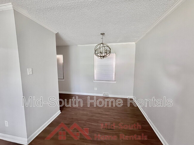 Photo - 2050 Sharon Ln