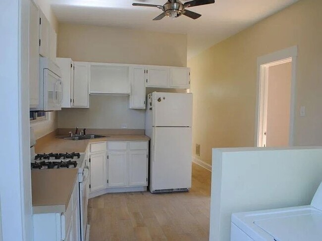 Photo - 1847 W Byron St Unidad 1