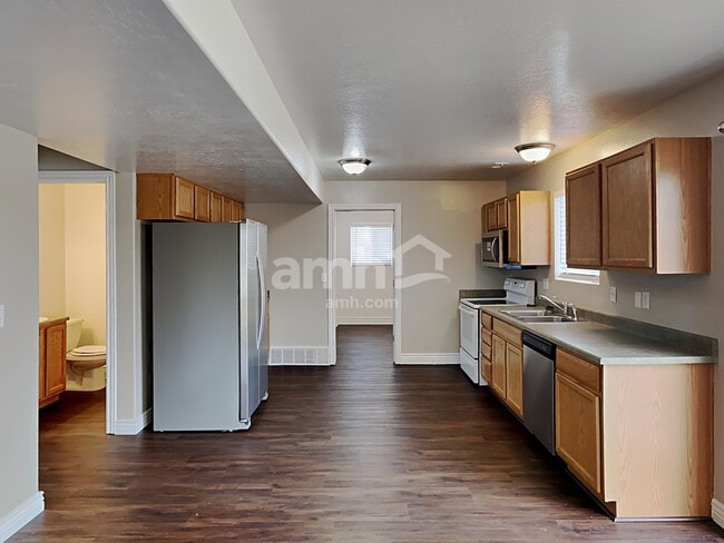 Photo - 1460 Heather Ln