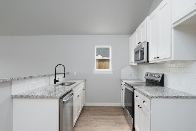 Photo - Stylish 3/2 Home with Open Concept Living — 15 Min to Stargate