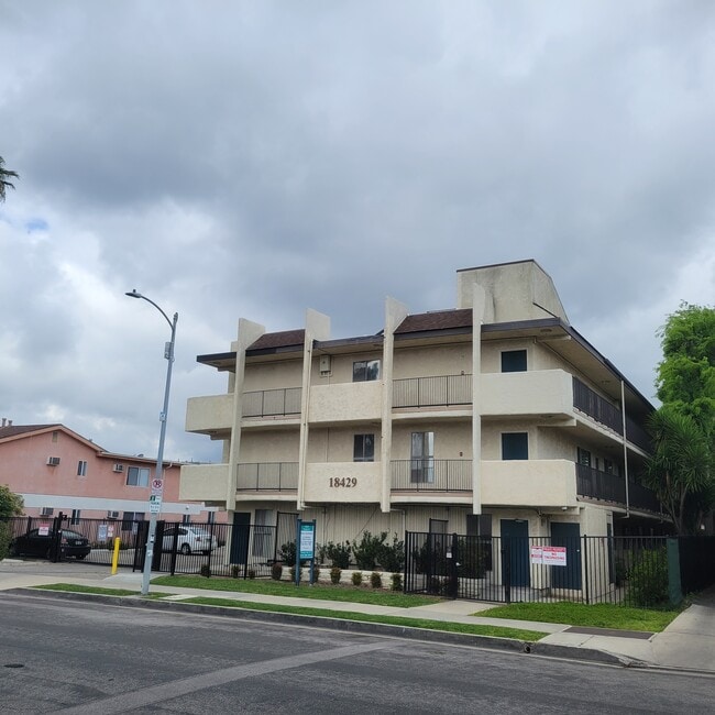 37 unit building close to CSUN!
