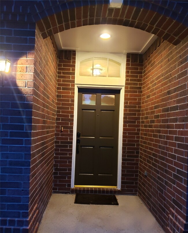 Photo - 17314 Winfield Square