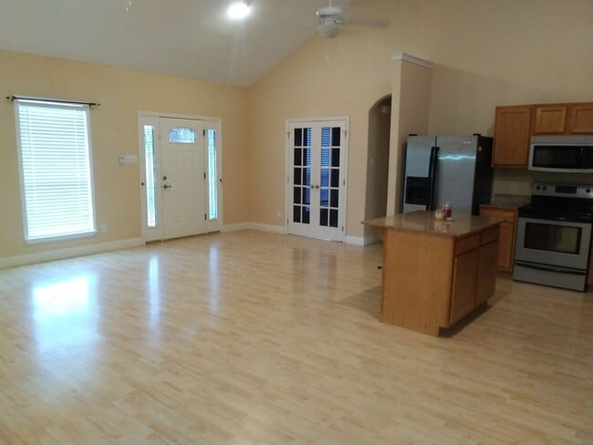 Photo - 300 Veterans Ln