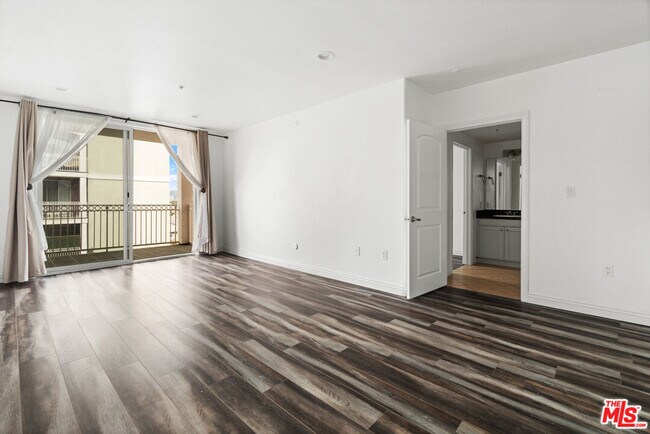 3740 Santa Rosalia Dr Unit 326