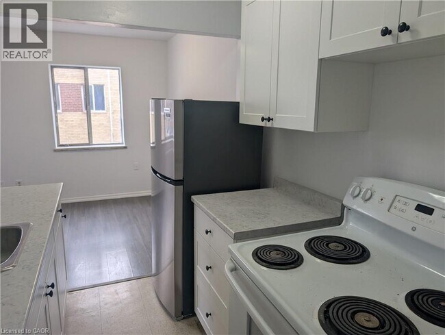 Photo - 799 Robinson St Unit 11