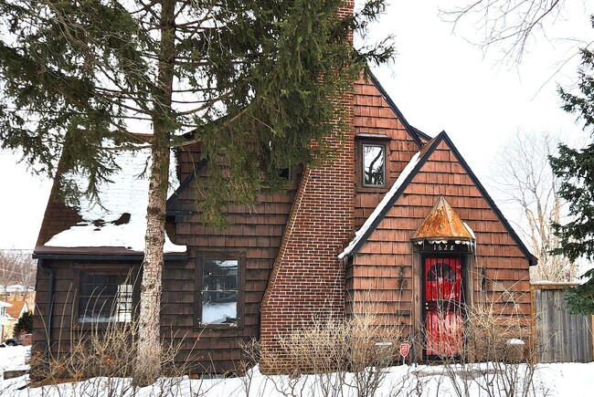 Building Photo - 1628 Greenwood Ave Rental